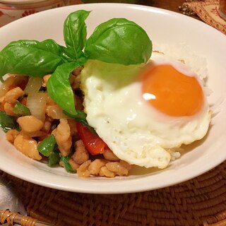 夏に食べたくなるガパオライス〜辛さ控えめ